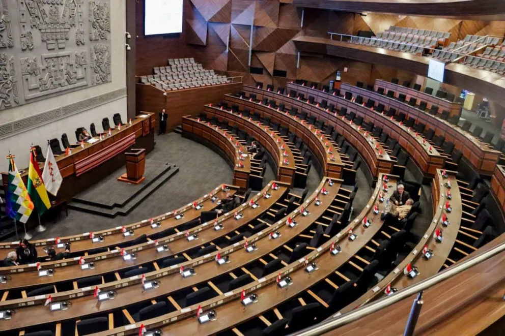 Una vista de la ausencia de legisladores en sus curules. Foto: APG