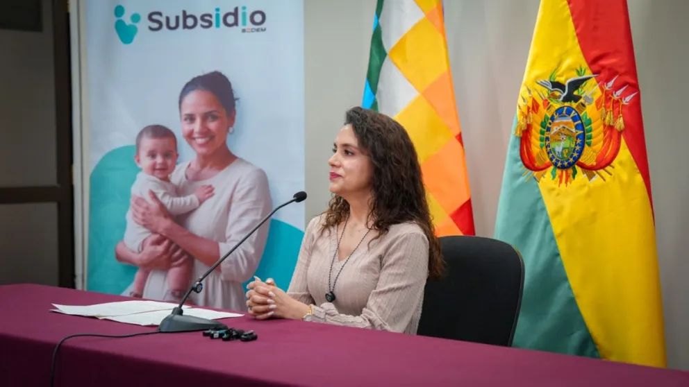 La gerente de Subsidios y Articulación Productiva, Cecilia Rivero Morris, en conferencia de prensa.