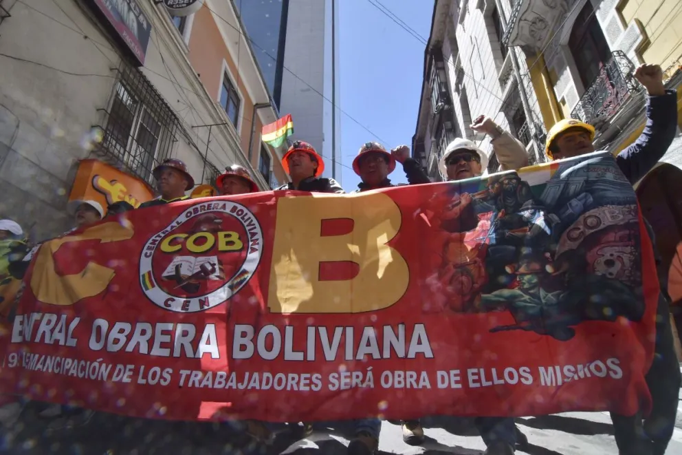 La COB pide un incremento salarial del 20%, sectores rechazan el pedido. Foto: APG