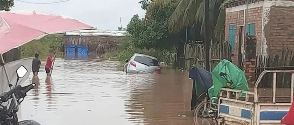 Las lluvias generaron anegaciones en unidades educativas de Beni. Foto: Bolivia TV