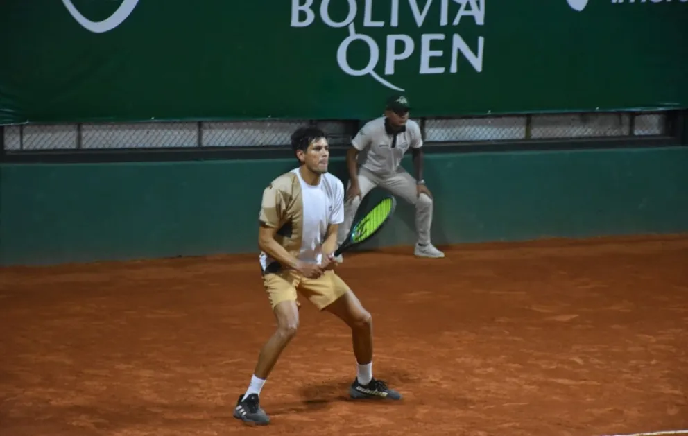 El boliviano Federico Zeballos en acción en el partido de semifinales. Foto: Bolivia Open