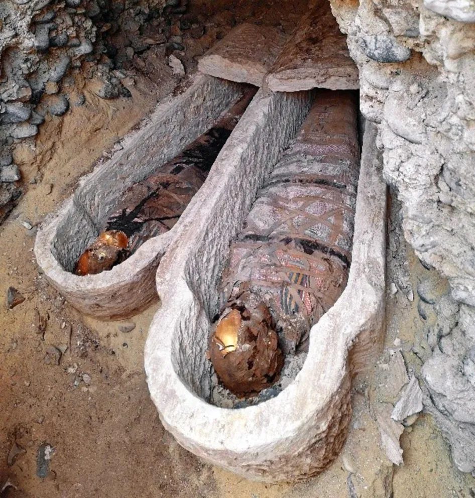 Misión arqueológica española de la Universitat de Barcelona (UB) y el Institut del Pròxim Orient Antic (IPOA) ha descubierto un cementerio con momias de época romana en la zona de Al Bahnasa, a unos 190 kilómetros al sur de El Cairo. Foto: EFE