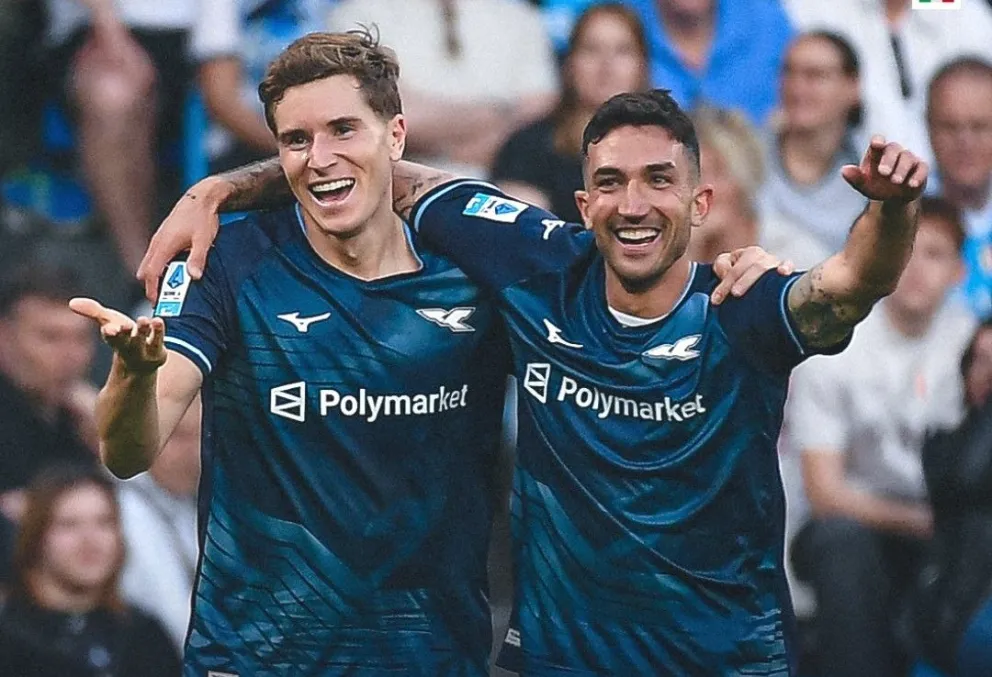 Jugadores del Lazio festejan el segundo gol ante Nápoles Foto: EFE