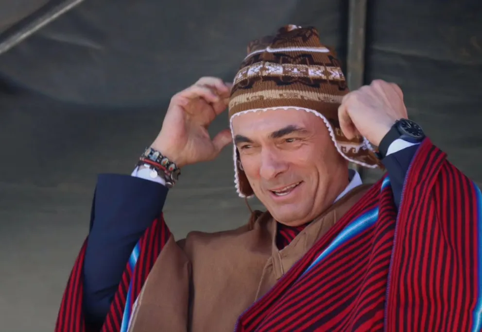 Paz con un gorro andino en El Alto. Foto: RRSS del mandatario 