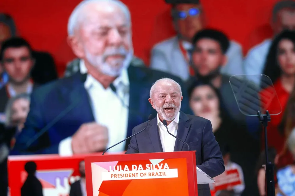 El presidente de Brasil, Lula da Silva, interviene durante la sesión plenaria que cierra la Global Progressive Mobilisation, este sábado en Barcelona. Foto: EFE