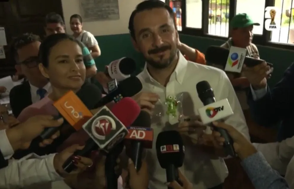 Juan Pablo Velasco luego de emitir su voto Foto: Captura de pantalla