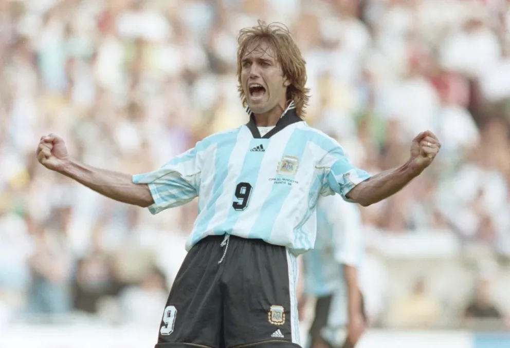 Gabriel Batistuta festeja uno de los tres goles que le hizo a Jamaica en 1998. Foto: FIFA