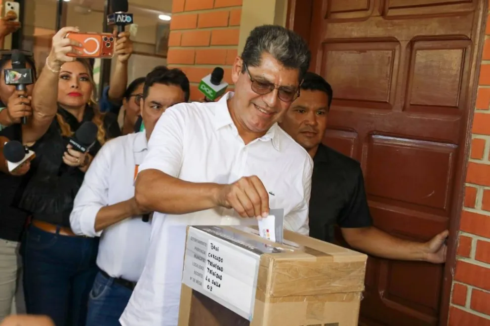 El postulante emite su voto, este domingo. Foto: RRSS del candidato 