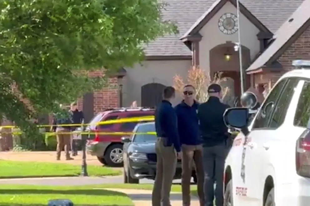 Efectivos de la policía de esa localidad en inmediaciones del lugar del hecho. Captura de video: EFE