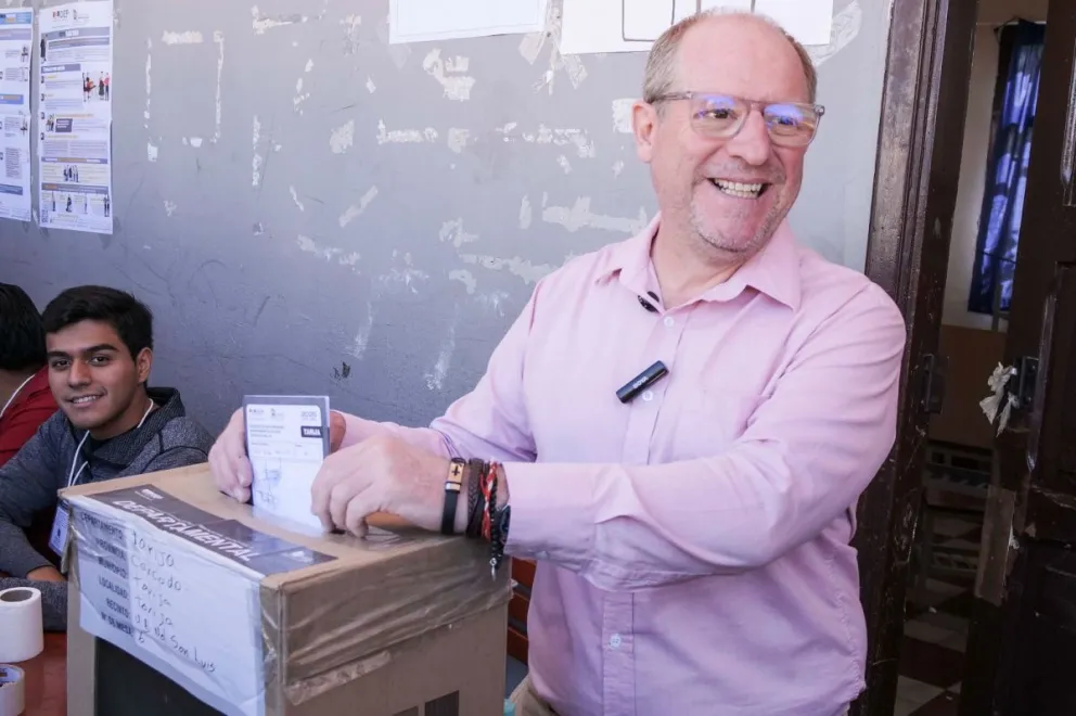 El candidato a la Gobernación de Tarija, Adrián Oliva. Foto: APG