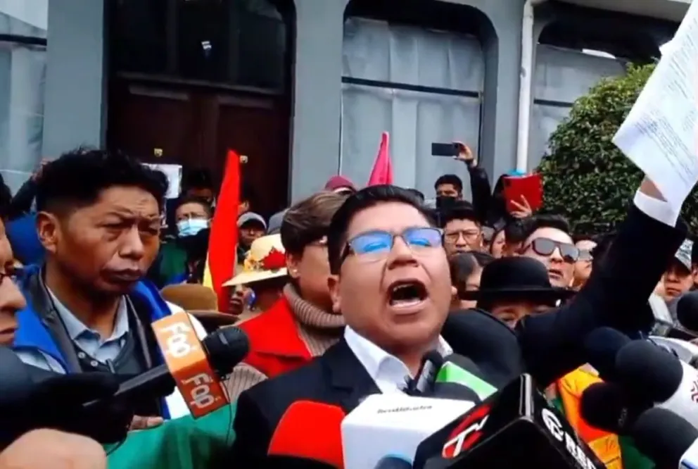 El concejal Acarapi, en un acto en la Alcaldía Quemada. Foto: Captura de video