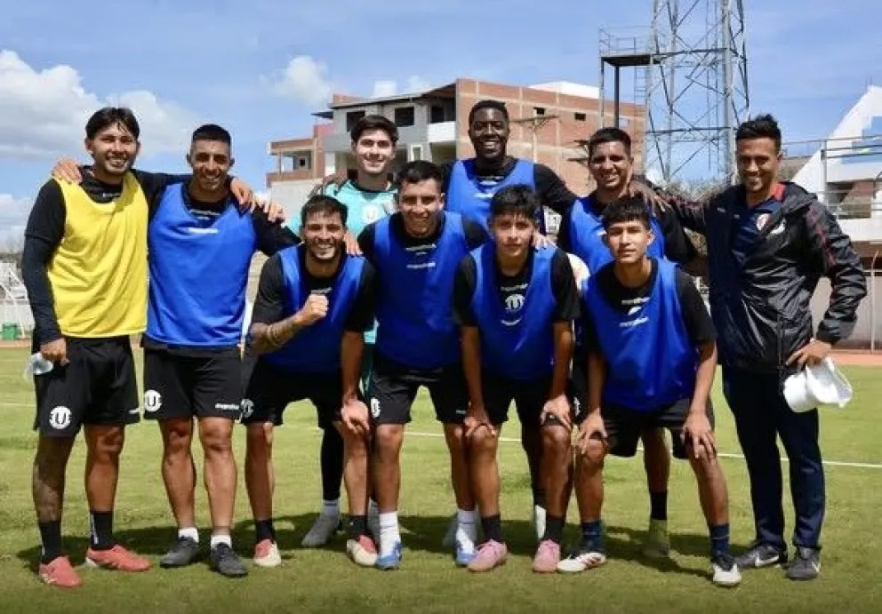Jugadores de Universitario en uno de sus últimos enfrentamientos. Foto: FC Universitario