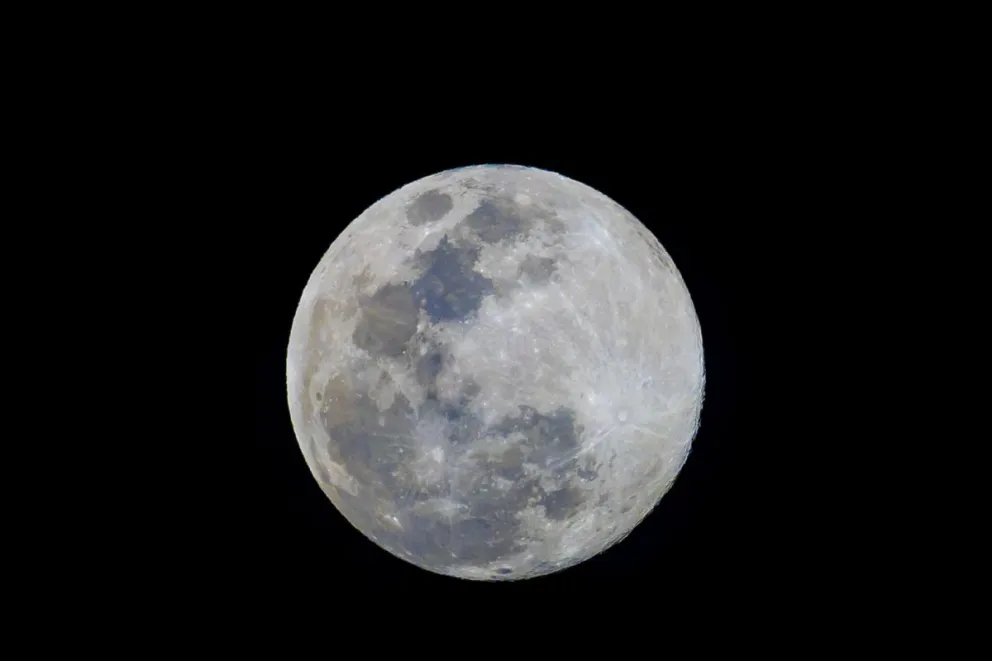 Imagen de archivo que muestra la luna llena. Foto: EFE