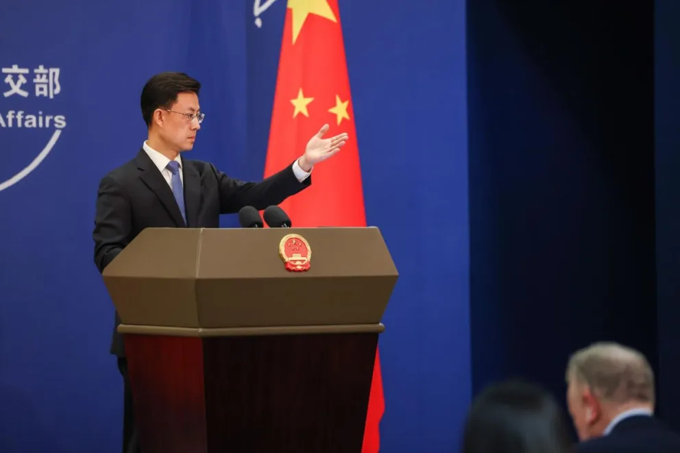 Portavoz del Ministerio de Exteriores de China, Guo Jiakun, durante una rueda de prensa en Pekín. Foto: EFE