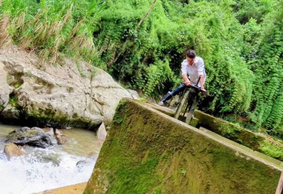 En la localidad Palmor, en el Caribe de Colombia, existe una pequeña hidroeléctrica que brinda energía a toda la población. Foto: cortesía Transforma. 