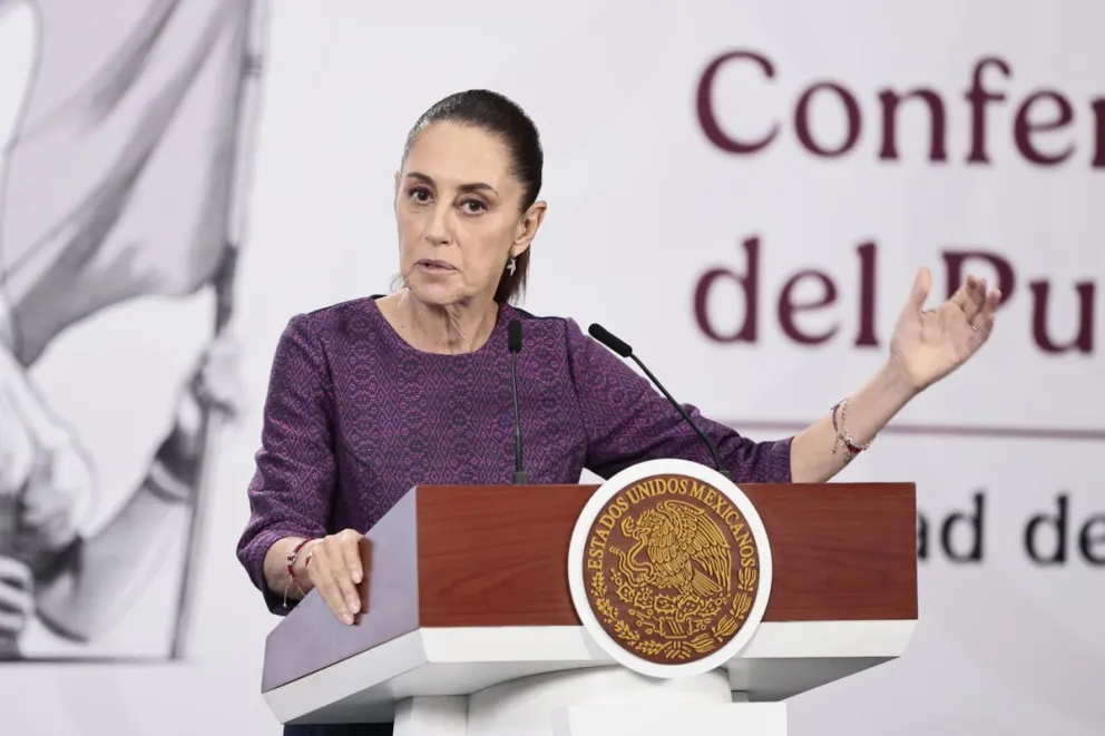 La presidenta de México, Claudia Sheinbaum, habla durante una rueda de prensa este miercoles, en Palacio Nacional, en Ciudad de México (México). Foto: EFE