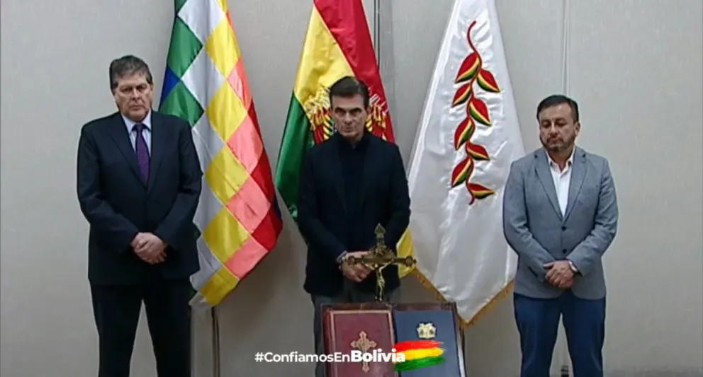 Carlos Marcelo Blanco fue posesionado esta noche como el nuevo ministro de Hidrocarburos y Energías, por el presidente del Estado, Rodrigo Paz. Foto: Captura