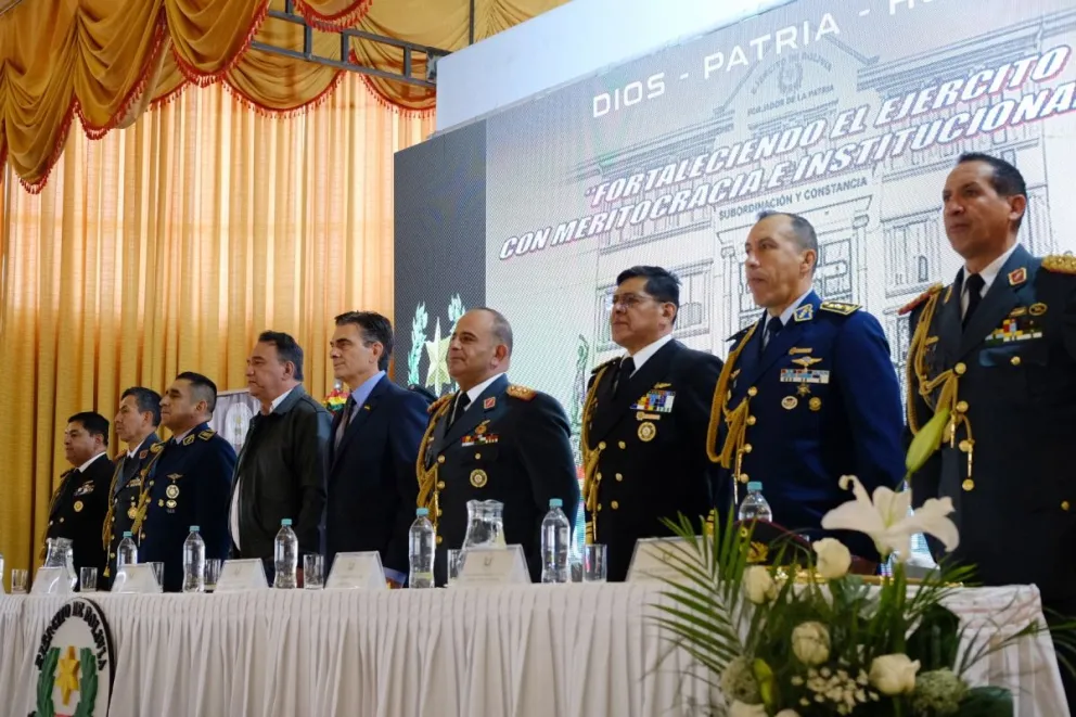 El presidente Rodrigo Paz en el acto militar: Foto: Oficina del Presidente 