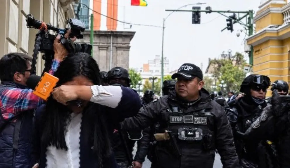 Periodistas atacados por los policías en La Paz. Foto: Asociación Nacional de la Prensa (ANP).
