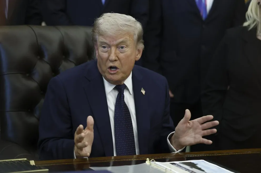 El presidente de Estados Unidos, Donald Trump, responde a una pregunta, en el Despacho Oval de la Casa Blanca, en Washington, D.C., EE.UU., el 23 de abril de 2026. Foto: EFE