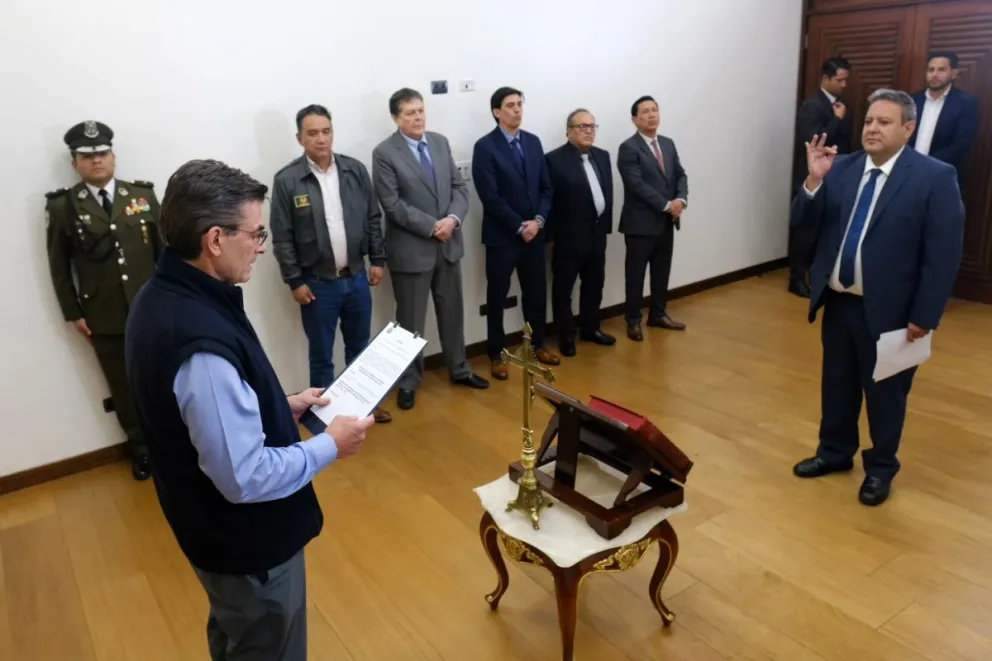 Sebastián Daroca jura a la presidencia interina de YPFB. Foto: RRSS de Paz 