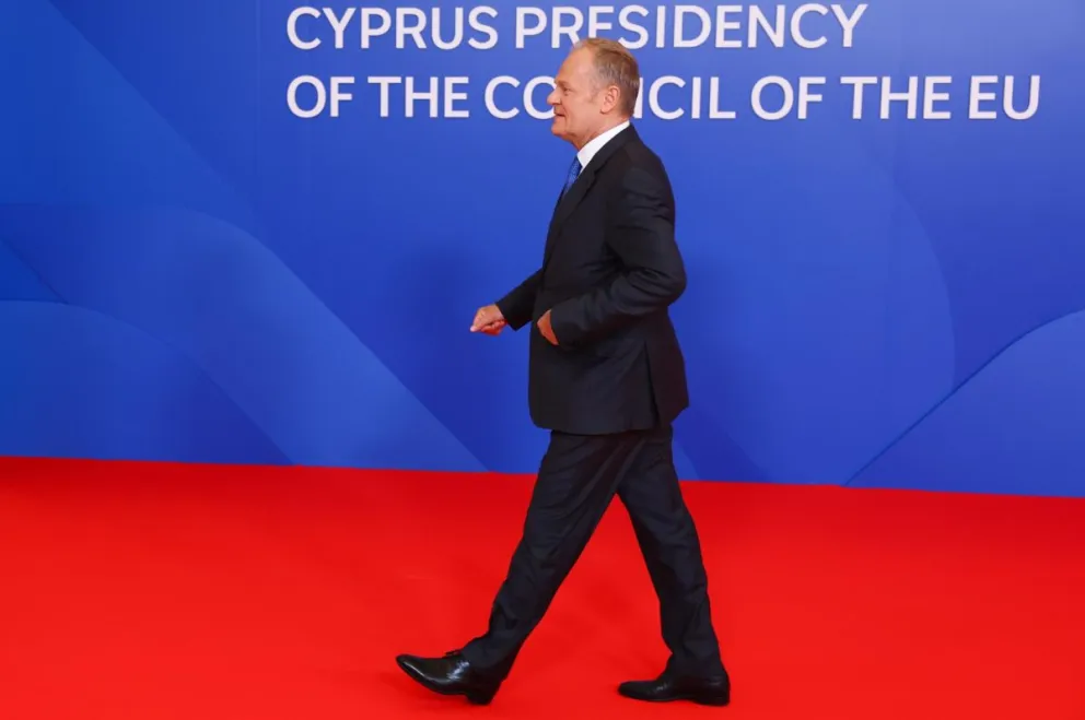 El primer ministro de Polonia, Donald Tusk, llega a la cumbre de líderes de la Unión Europea. Foto: EFE 