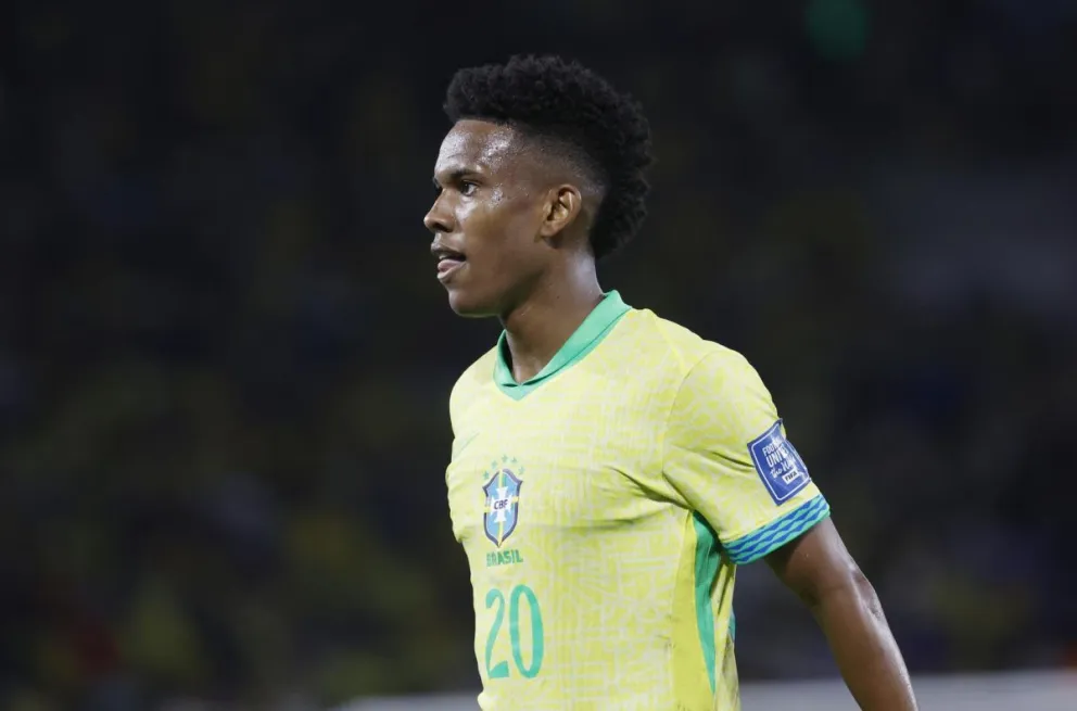 Estevao, jugador del Chelsea, celebra un gol con Brasil en un partido por las eliminatorias. Foto: EFE