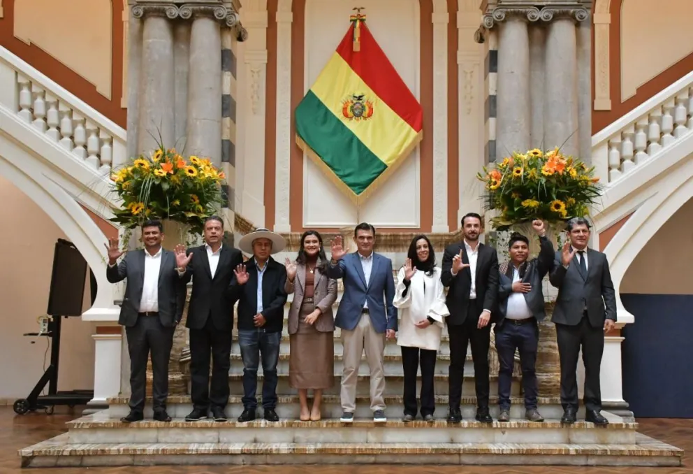 Paz y los gobernadores electos, después de su reunión. Foto: APG 