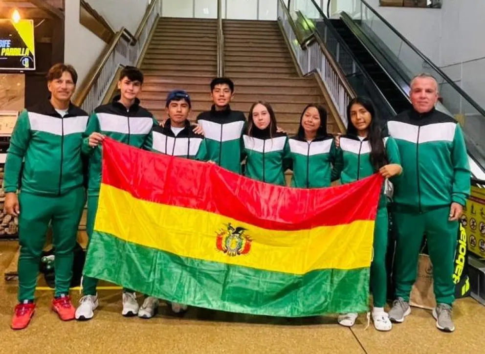 La selección nacional antes de viajar a Brasil. Foto: Federación Boliviana de Tenis.