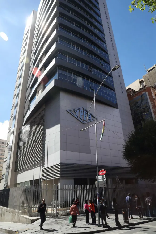 Uno de los edificios de YPFB. Foto archivo