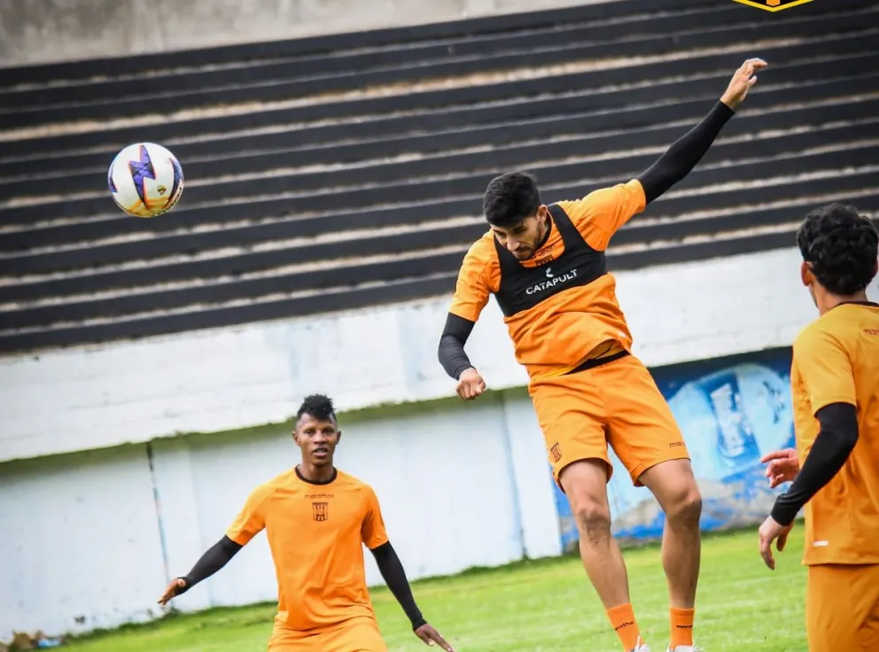 El plantel atigrado en su entrenamiento. Foto: Club The Strongest.
