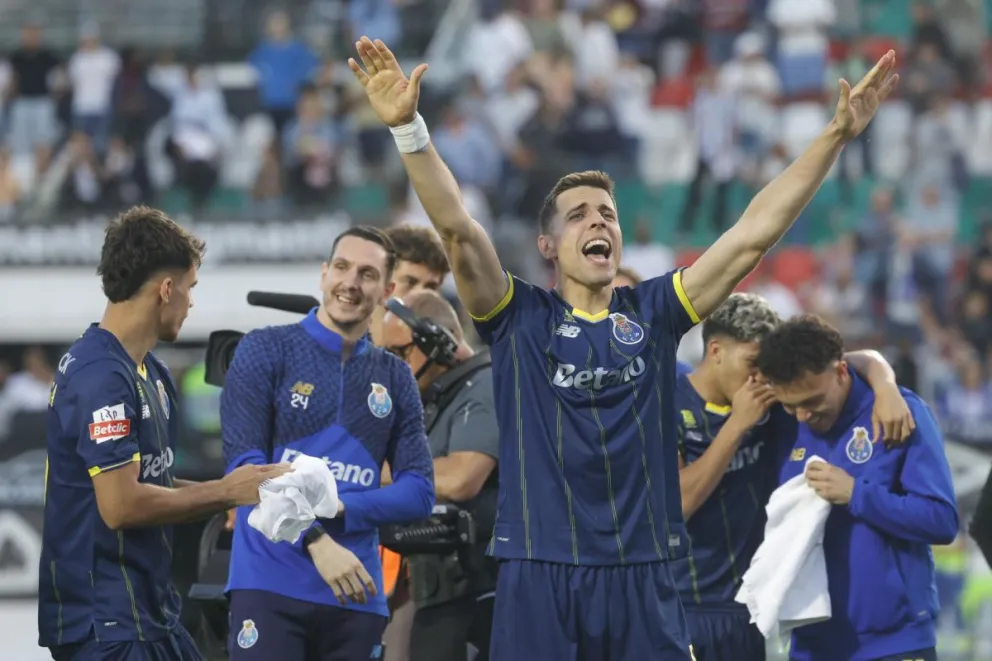 Jugadores del Oporto festejan por su triunfo. Foto: EFE.