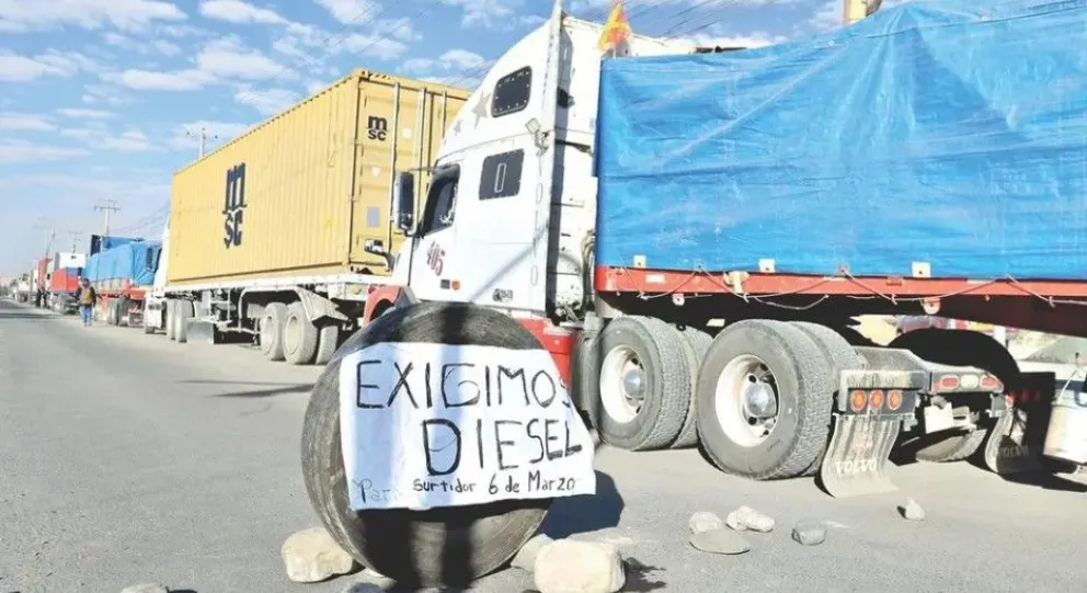 Un bloqueo anterior protagonizado por transporte pesado en la ciudad de El Alto. Foto: APG