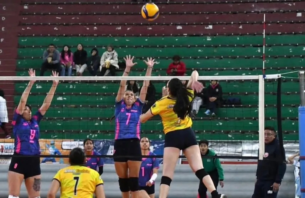 Incidencia del partido que jugaron Albert Einstein (de amarillo) y Olympic de La Paz. Crédito: Club Albert Einstein.