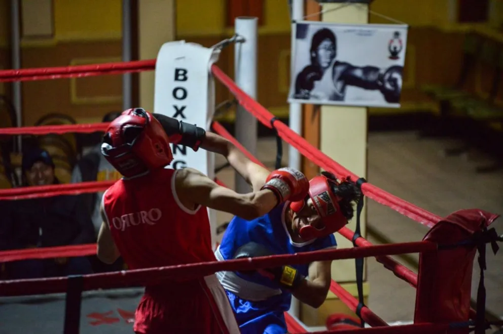 Dos boxeadores en plena acción durante el Festival. Foto: Carlos Sánchez.