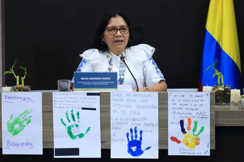 La magistrada de la Sala de Reconocimiento de Verdad y Responsabilidad de la Jurisdicción Especial para la Paz (JEP), Belkis Izquierdo, habla durante una rueda de prensa este martes, en Bogotá (Colombia). Foto: EFE