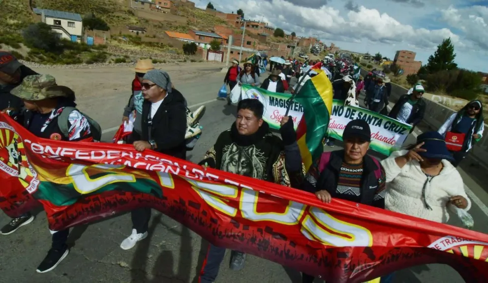 La marcha que partió la Calamarca este martes. Foto: APG