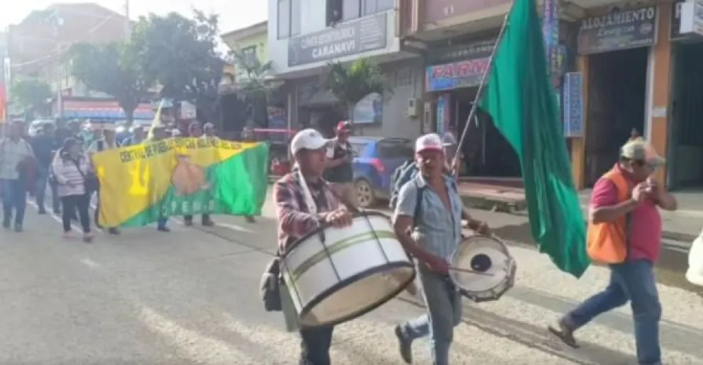 El martes fue retomada la marcha indígena-campesina a La Paz desde Caranavi. Foto: Captura de imagen
