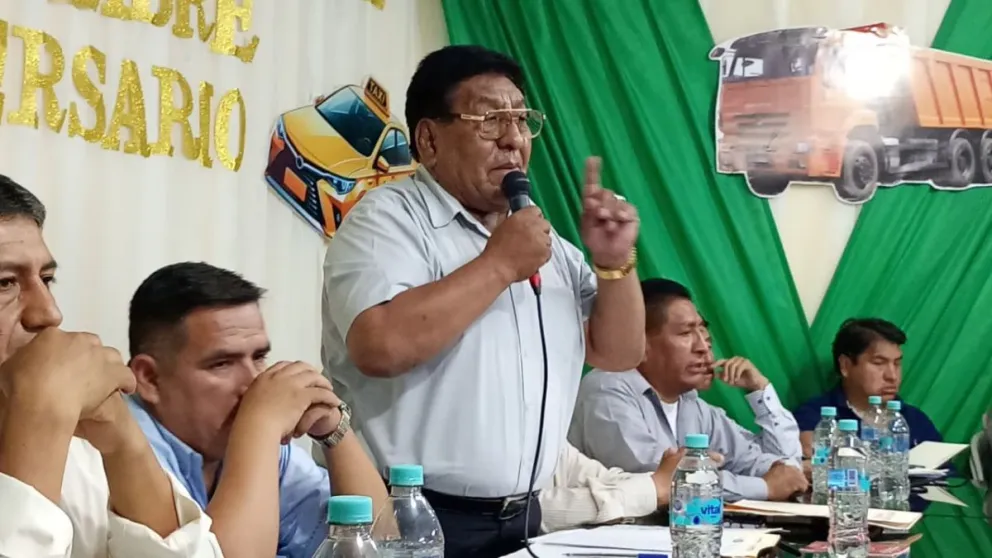 Los dirigentes de los choferes durante su reunión. Foto: APG 