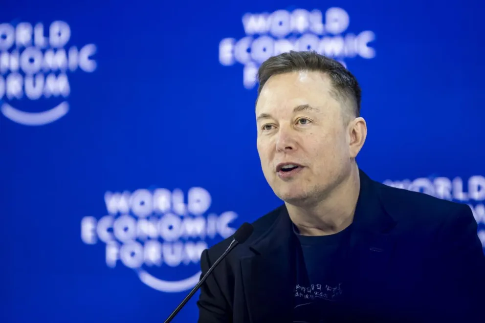 Fotografía de archivo, tomada el pasado 22 de enero, del multimillonario y cofundador de las compañías Tesla, SpaceX, xAI y SpaceX, Elon Musk, al intervenir en el Foro Económico Mundial 2026, en Davos (Suiza). Foto: EFE