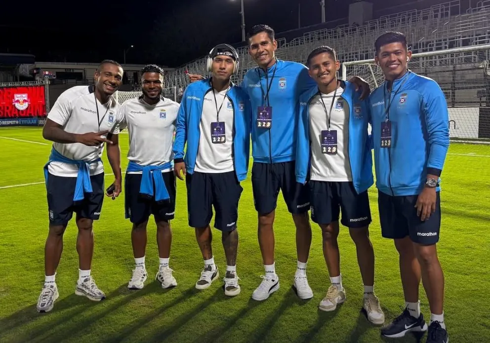 Jugadores de Blooming que intentarán sacar un triunfo en Valencia. Foto: CDB
