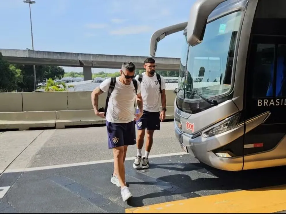 Jugadores de Fluminense previo a su viaje a Santa Cruz. Foto: Globo Esporte.