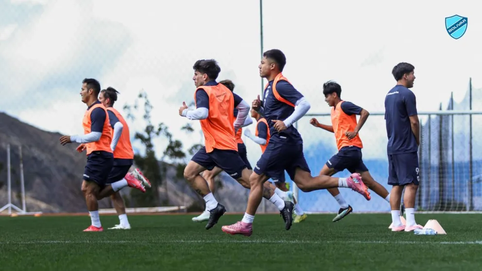Jugadores de la Academia en plena práctica en Ananta. Foto: Club Bolívar.