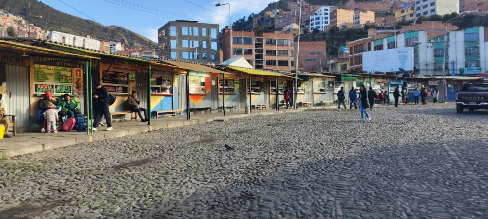 Marcha del transporte Yungas-La Paz perjudica salidas de la terminal Minasa. Foto: Red Yungas