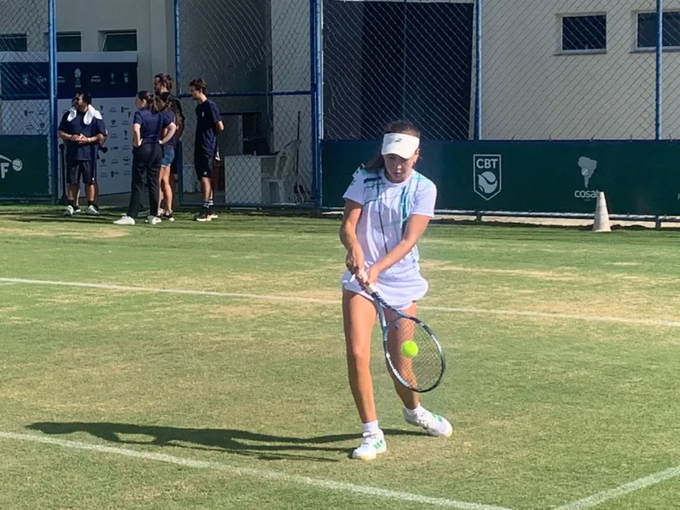 Bustillos durante su partido de los cuartos de final. Foto: Federación Boliviana de Tenis.