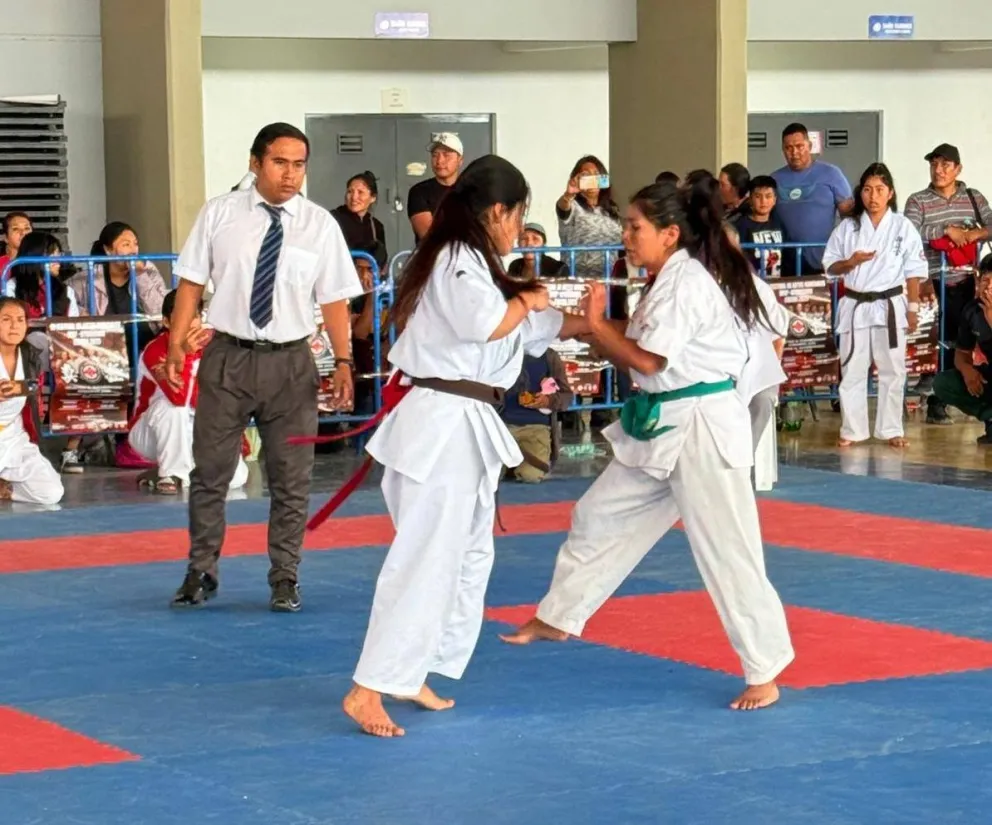 Dos karatecas en un combate anterior. Foto: Feboka.