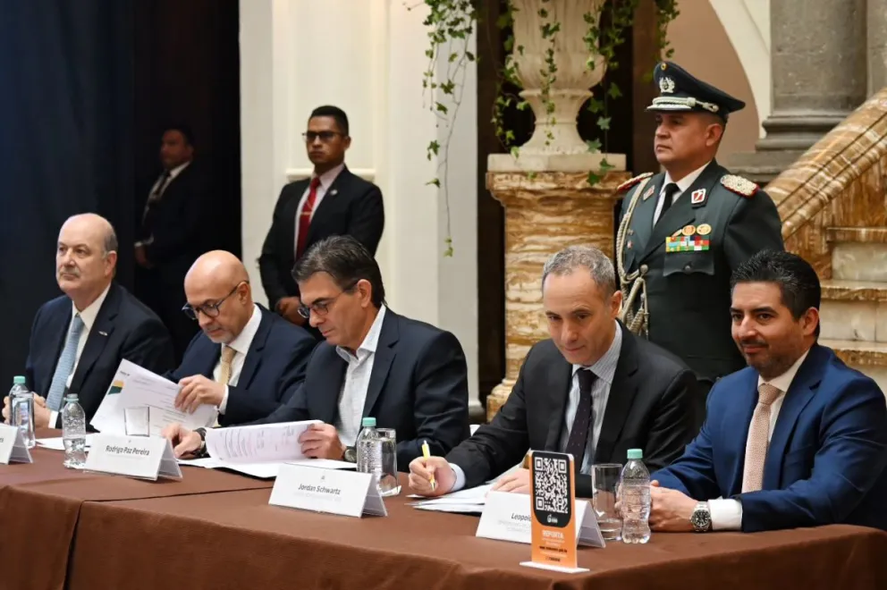 El presidente Rodrigo Paz en el lanzamiento de la aplicación para reportar la burocracia. Foto tomada de la cuenta del presidente Rodrigo Paz