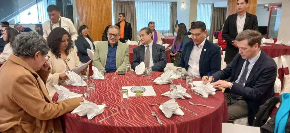 El ministro de Desarrollo Productivo, Rural y Agua, Oscar Mario Justiniano, junto a otras autoridades, participó este jueves en la presentación del proyecto de ley. Foto: Coordinadora de la Mujer