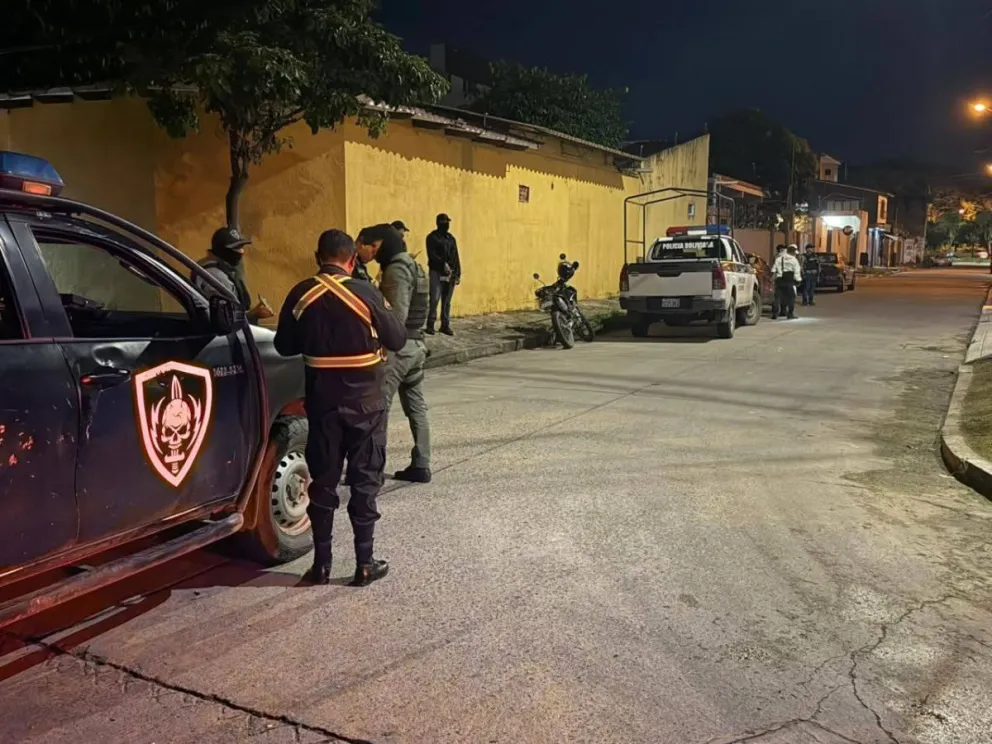 Policías desplegados en el lugar donde fue asesinado el decano del Tribunal Agroambiental. Foto: RRSS