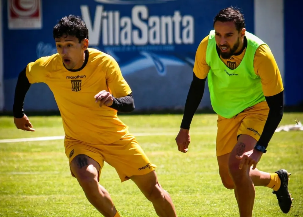 Víctor Ábrego y José Moya en un entrenamiento en la zona de Achumani. Foto: TS